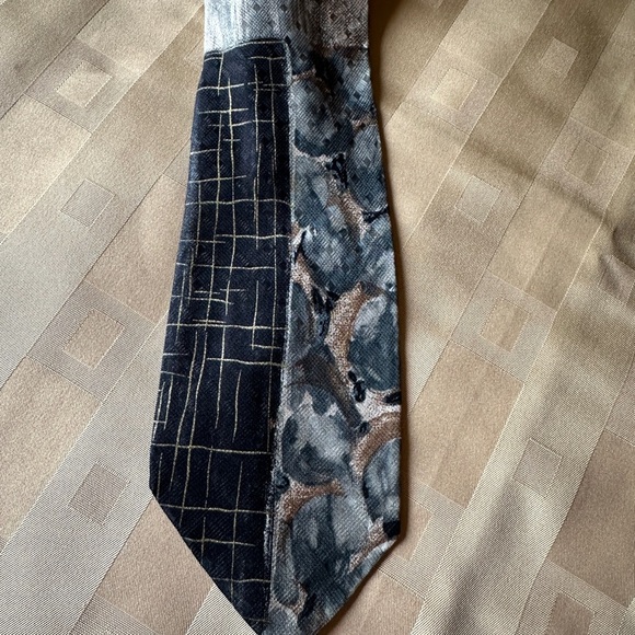 Men's Multi colored Visconti 100% Silk Tie - Picture 2 of 7